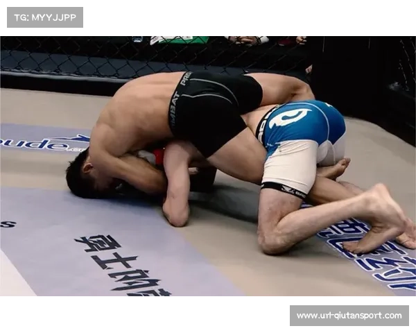 “草原雄鹰”巴雅斯古楞背后裸绞降服对手，蒙古族拳手崭露头角